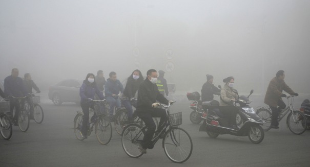 Emergency: Authorities scramble as massive smog rolls into China